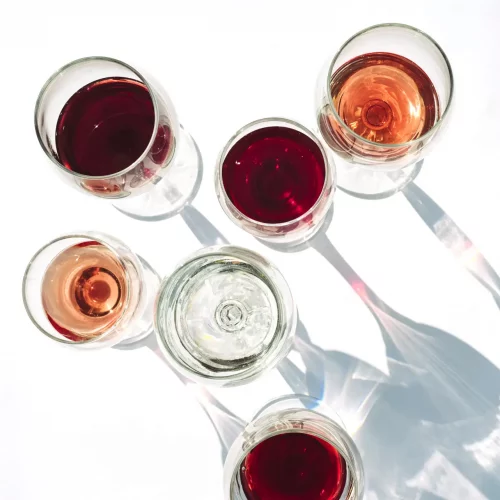 vino tinto y vino blanco